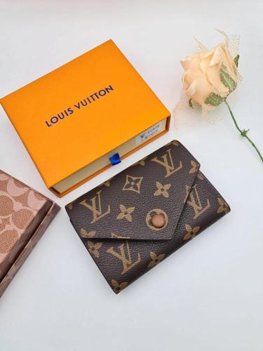 بوك لويس فيتون