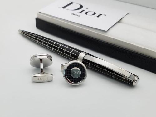 قلم وكبك ماركة ديور