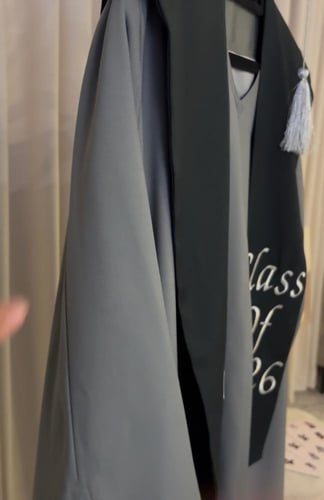 عباية تخرج رمادي رواق 2026