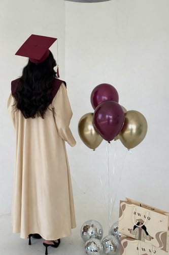 عباية تخرج بيج مع برغندي