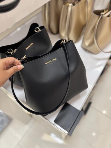 حقيبة مايكل كورس