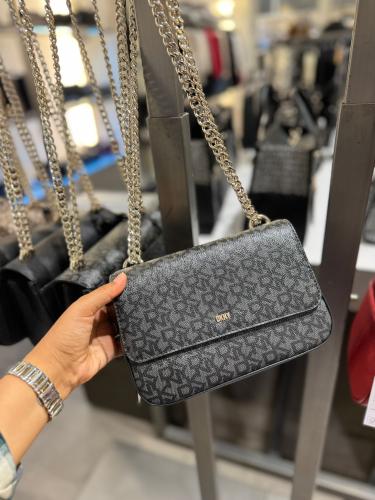 حقيبة دكني - DKNY