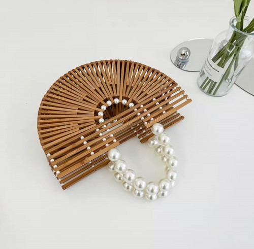 شنطة نسائية فاخره على الموضه من الخيزران القوي مع...