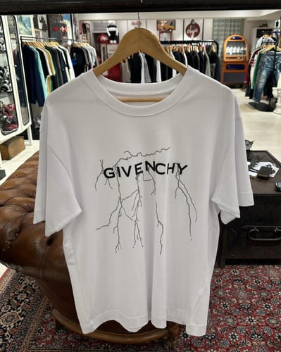 تيشيرت جيفنشي ابيض