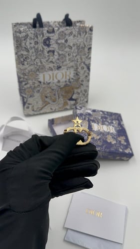 بروش ديور لون ذهبي بنجمة