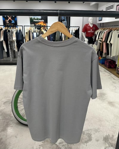 تيشيرت ديور رمادي بطباعة DIOR