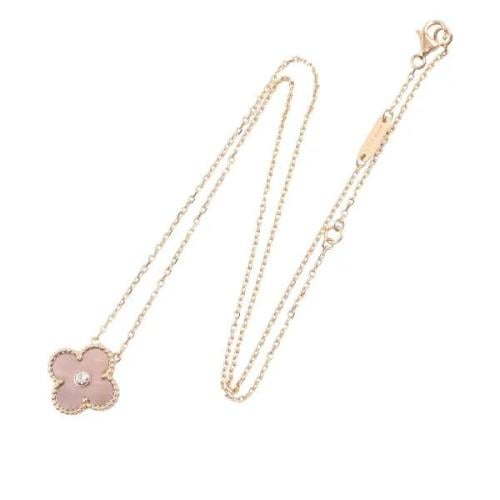 سلسال فان كليف وردي Van cleef & Arpels