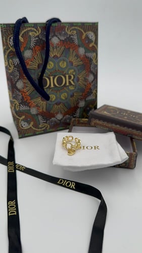 خاتم ديور لون ذهبي