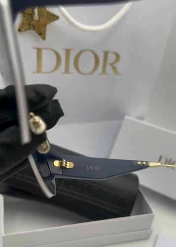 نظارة ديور زرقاء