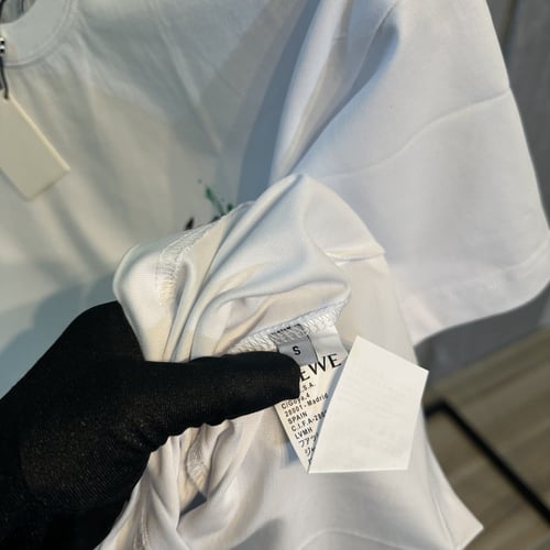 تيشيرت لويفي ابيض