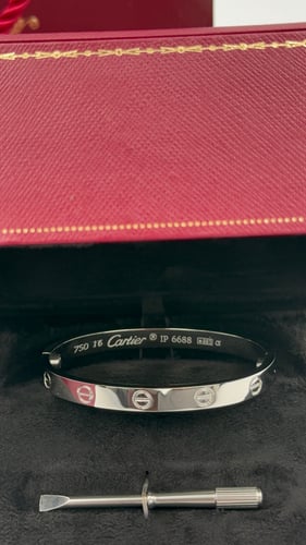 سوارة كارتييه لون فضي