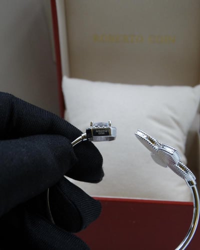 سوارة روبرتو كوين ابيض و فضي