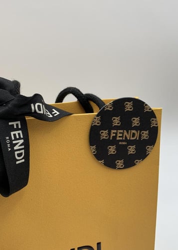 اكسسوارات كيس فندي" بدون الكيس"