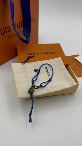 سوارة لويس فيتون خيط