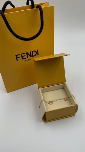 سوارة فندي لون ذهبي