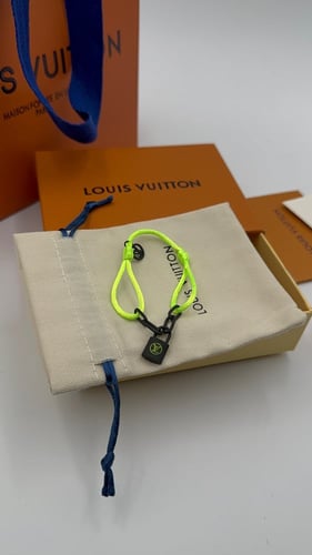 سوارة لويس فيتون خيط