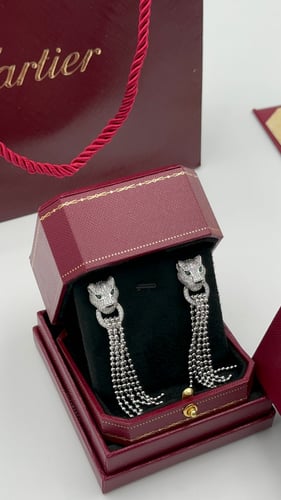 حلق كارتييه لون فضي بشعار