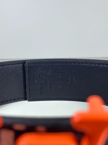 حزام لويس فيتون لون أسود بشعار برتقالي