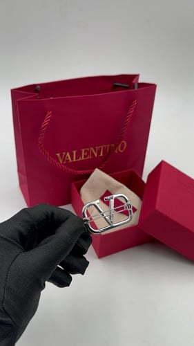 مشبك شعر فضي فالنتينو