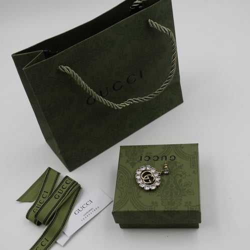 حلق قوتشي ذهبي