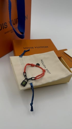 سوارة لويس فيتون خيط