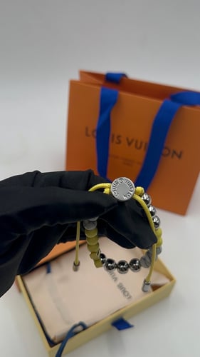 سوارة لويس فيتون اصفر