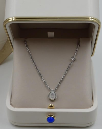 سلسال بوشرون فضي و ابيض