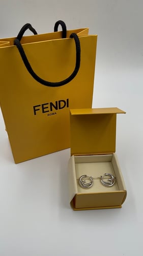 حلق فندي دائري فضي