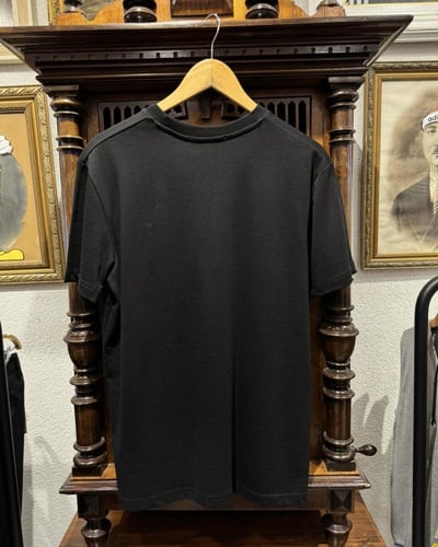 تيشيرت ألكساندر مكوين اسود فراشة