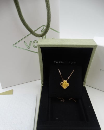 سلسال فان كليف اسود