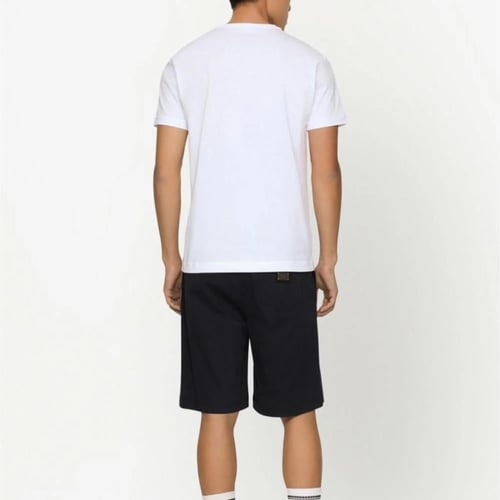 تيشيرت دولتشي ابيض Dolce & Gabbana برقبة ٧ وشارة ش...