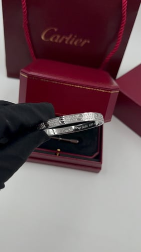 سوارة كارتييه لون فضي بجوهرة