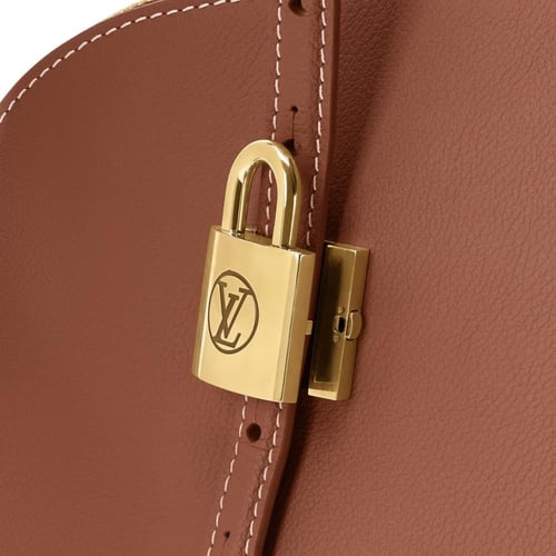 شنطة لويس فيتون Low Key Duffle Tote