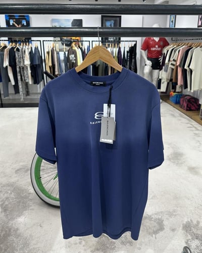 تيشيرت بالنسياقا كحلي