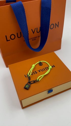 سوارة لويس فيتون خيط