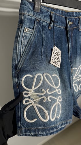 شورت لويفي LOEWE أبيض