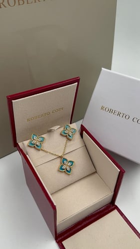 طقم روبرتو كوين حلق و سلسال سماوي بخطوط