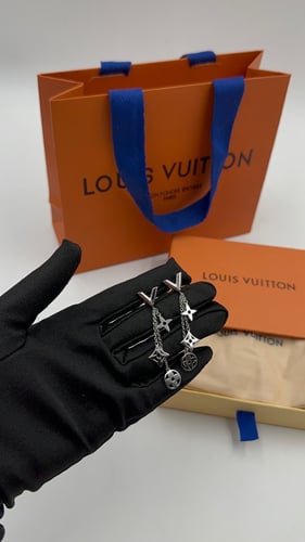 حلق لويس فيتون فضي طويل