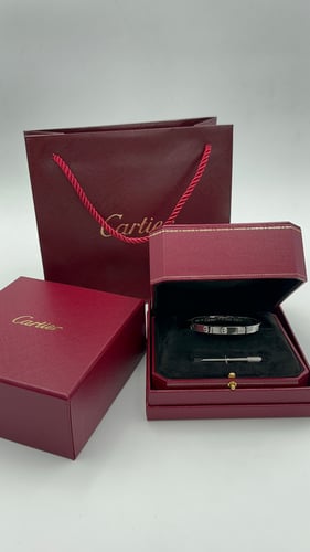 سوارة كارتييه لون فضي