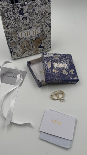 بروش ديور لون ذهبي بلؤلؤ