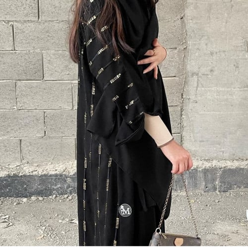 عبايه بقماش مطرز