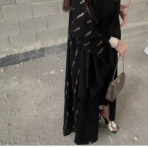 عبايه بقماش مطرز