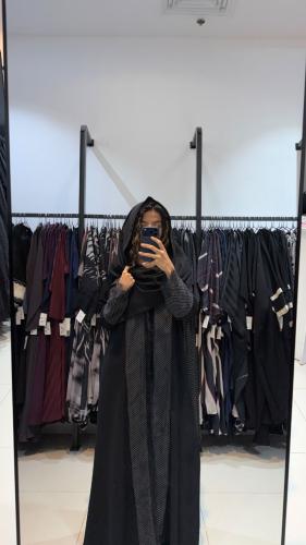 منقط بتخطط ابيض وعنابي