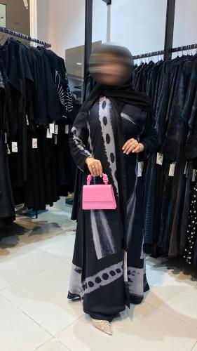 عبايه لينا