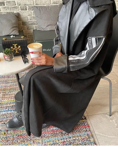 عبايه بقماش شمواء +سدو