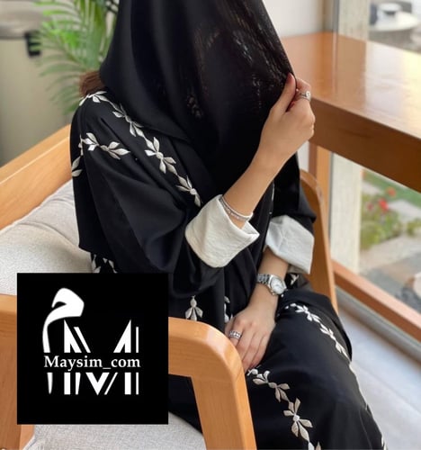 عبايه بقماش كريب مقلم