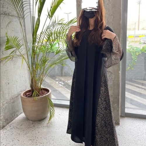 عبايه بقماش كريب +تل