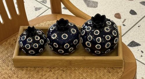 311-Set of 3 eye-shaped vases, navy blue