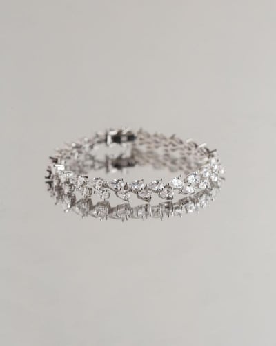 إسوارة شبيه ألماس تصميم Graff مطلية ذهب أبيض عيار...