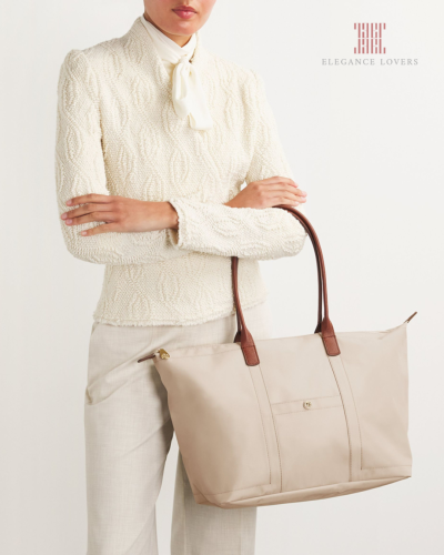 شنطة نايلون لون بيج حجم وسط ماركة هارودز